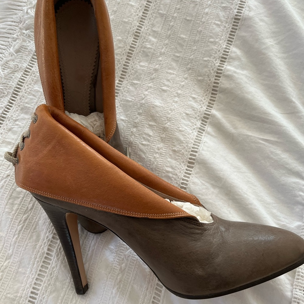 New Chloé 2-tone pumps